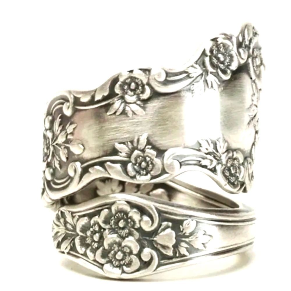 Wrap around silver floral engraved ring one size
